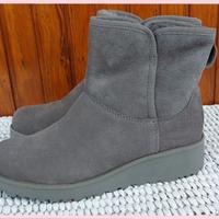STIVALETTI  UGG
