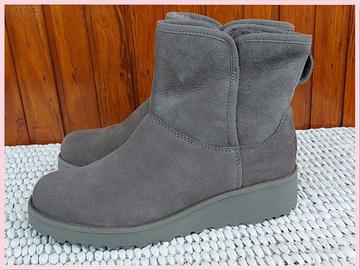 STIVALETTI  UGG