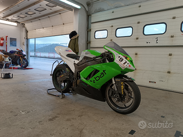 Kawasaki ninja zx6r pronto pista