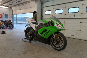 Kawasaki ninja zx6r pronto pista