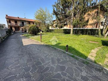 VILLA A SCHIERA A TREZZANO ROSA