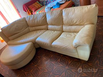 Divano Natuzzi 4 Posti con Pouf Poggiapiedi
