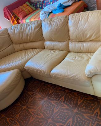 Divano Natuzzi 4 Posti con Pouf Poggiapiedi