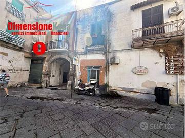 Palazzo / Stabile di 120 m² con 4 locali a Nola