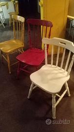 sedie colorate in legno