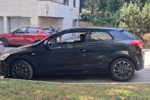 se vendi machina  kia seed  motore a benzina  cili