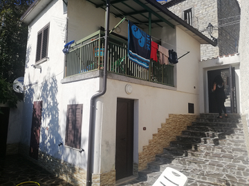 Si vendono due corpi di fabbrica