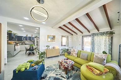 Attico ristrutturato con finiture di qualità