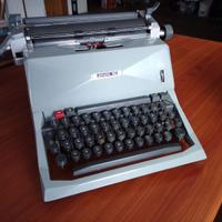 MACCHINA DA SCRIVERE OLIVETTI 82