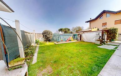 VILLA BIFAMILIARE CON GIARDINO!