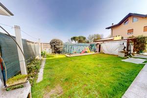 VILLA BIFAMILIARE CON GIARDINO!