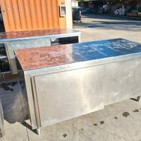 2 tavoli armadiati a 2 ante scorrevoli usati