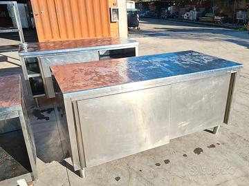 2 tavoli armadiati a 2 ante scorrevoli usati