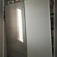 Armadio con ante scorrevole bianco grigio cemento