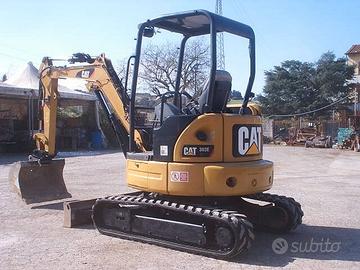 MiniEscavatore usato CATERPILLAR 303E.CR