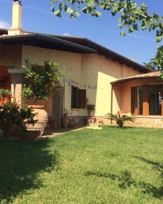 Villa di 400 m² con 5 locali e box auto doppio a G