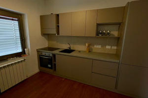 Stanza matrimoniale con bagno in appartamento