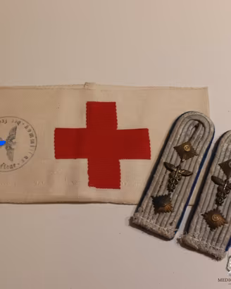 WW2 fascia medica e spalline ufficiale tedesco