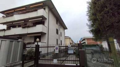 Immobile in asta di 82 m² con 4 locali e box auto 
