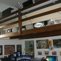 Soppalco / legno scuro / inc. scala