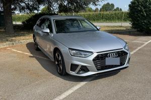 Audi a4 2.0 TDI S tronic 150 cv s line