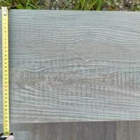 Piastrelle/Plotte in gres porcellanato.