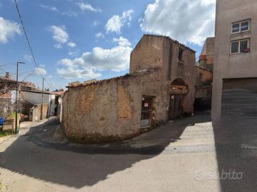 Indipendente da ristrutturare cortile a Villacidro