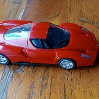 Modello Ferrari Enzo Ferrari con Motore 1:38