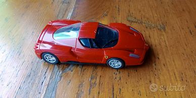 Modello Ferrari Enzo Ferrari con Motore 1:38