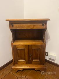 Mobiletto in legno