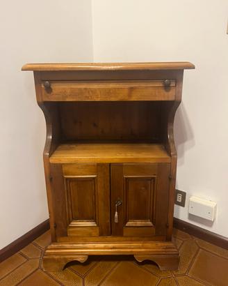 Mobiletto in legno