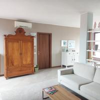 Divano con chaise longue 4 posti color sabbia