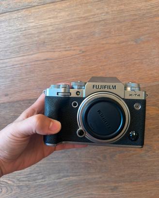 Fujifilm X-T4 Silver + 5 batterie + accessori
