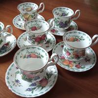 Un set da 6 tazze Convent Garden Royal Albert