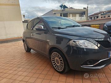 Lancia ypsilon 2017 