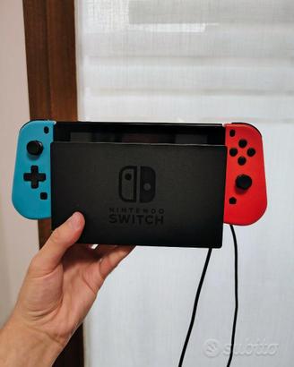 Nintendo Switch V1 2017 con dock e cavi