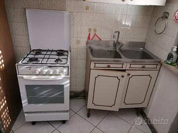 cucina quattro fuochi a gas lavabo cucina
