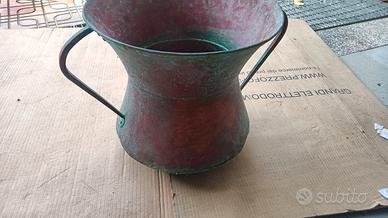 ANTICA GRANDE CONCA PER L'ACQUA IN RAME BATTUTO