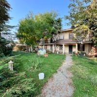 ESCLUSIVA VILLA INDIPENDENTE CON 14.000 MQ DI TERR