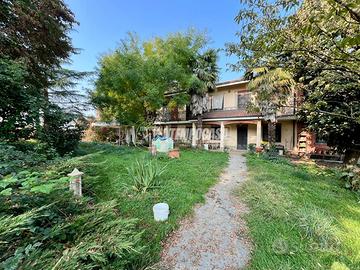 ESCLUSIVA VILLA INDIPENDENTE CON 14.000 MQ DI TERR