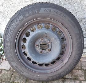 205 60 16 Gomme Inv  Michelin con cerchi acciaio