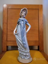 statuina in porcellana NAO