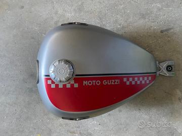 Serbatoio moto guzzi bomber v9 usato