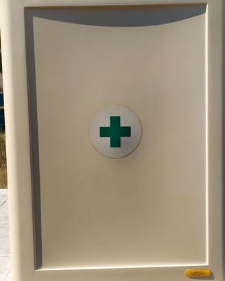 armadietto medicinali