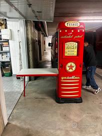 Armadio vibtage con scrivania forma ompa benzina