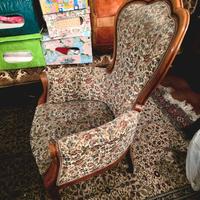 Poltrone classiche, vintage stile retrò in noce.