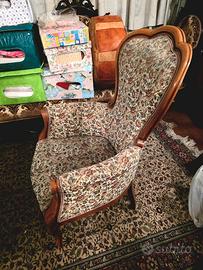 Poltrone classiche, vintage stile retrò in noce.