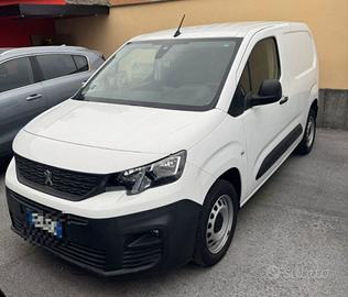 PEUGEOT Partner BlueHDi 100 S&S PC Premium