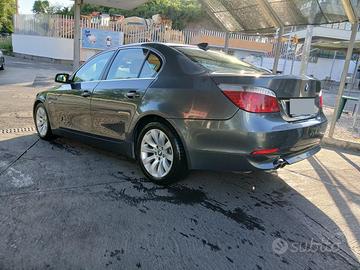 BMW 530 D .