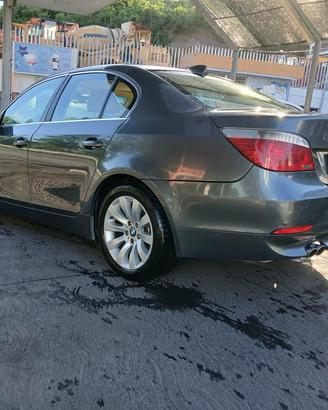 BMW 530 D .